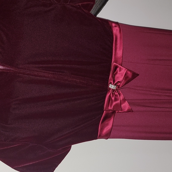 Michael Angelo burgundy size 4 gown - Picture 4 of 4